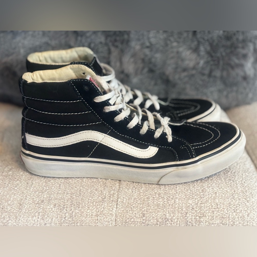 Vans Old Skool Skate Shoe / US Men: 7.5 Women: 9.0 Black Suede High Top Sneaker